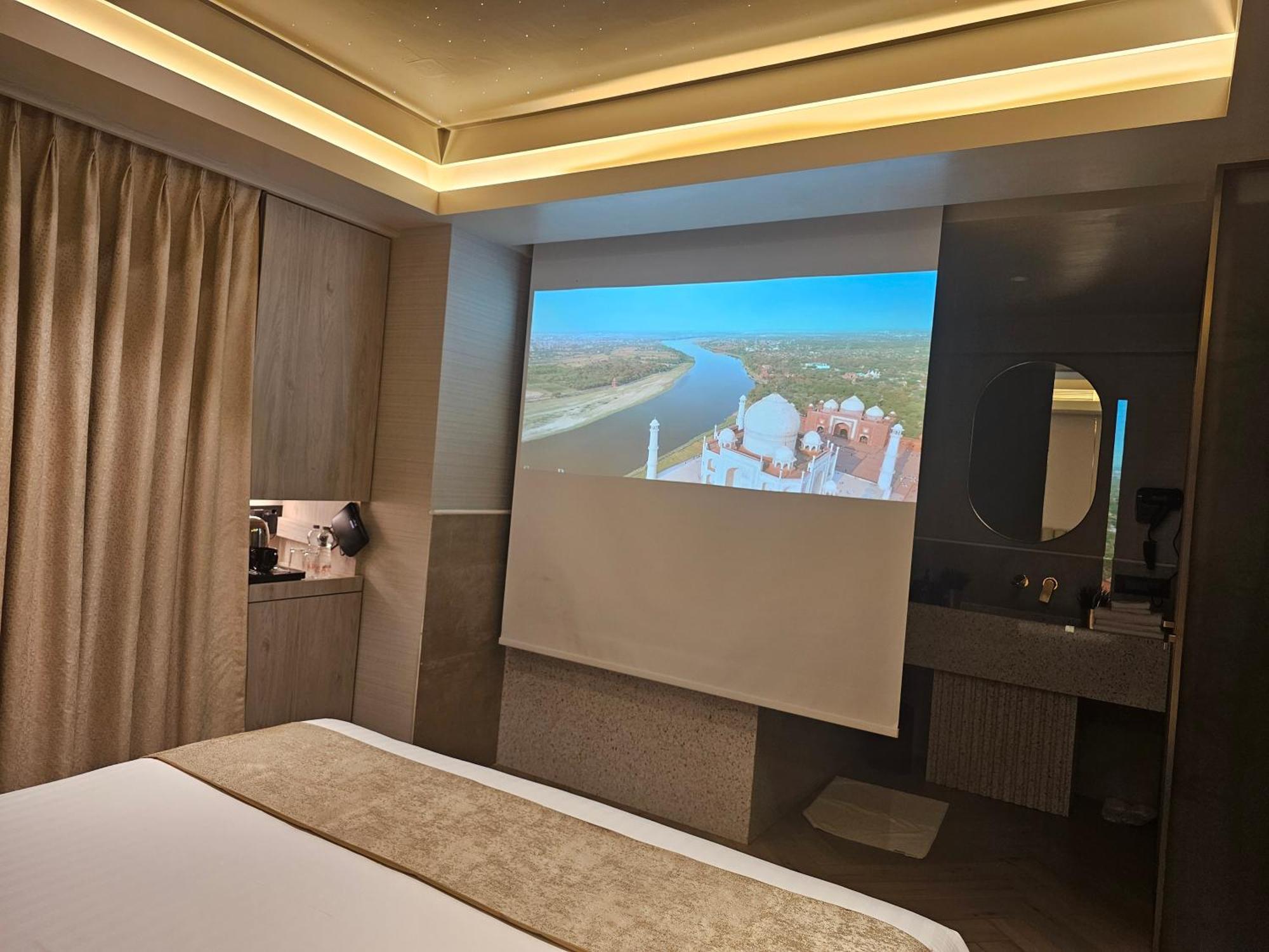 Dragonfly Hotel - The Art Hotel Мумбай Екстериор снимка
