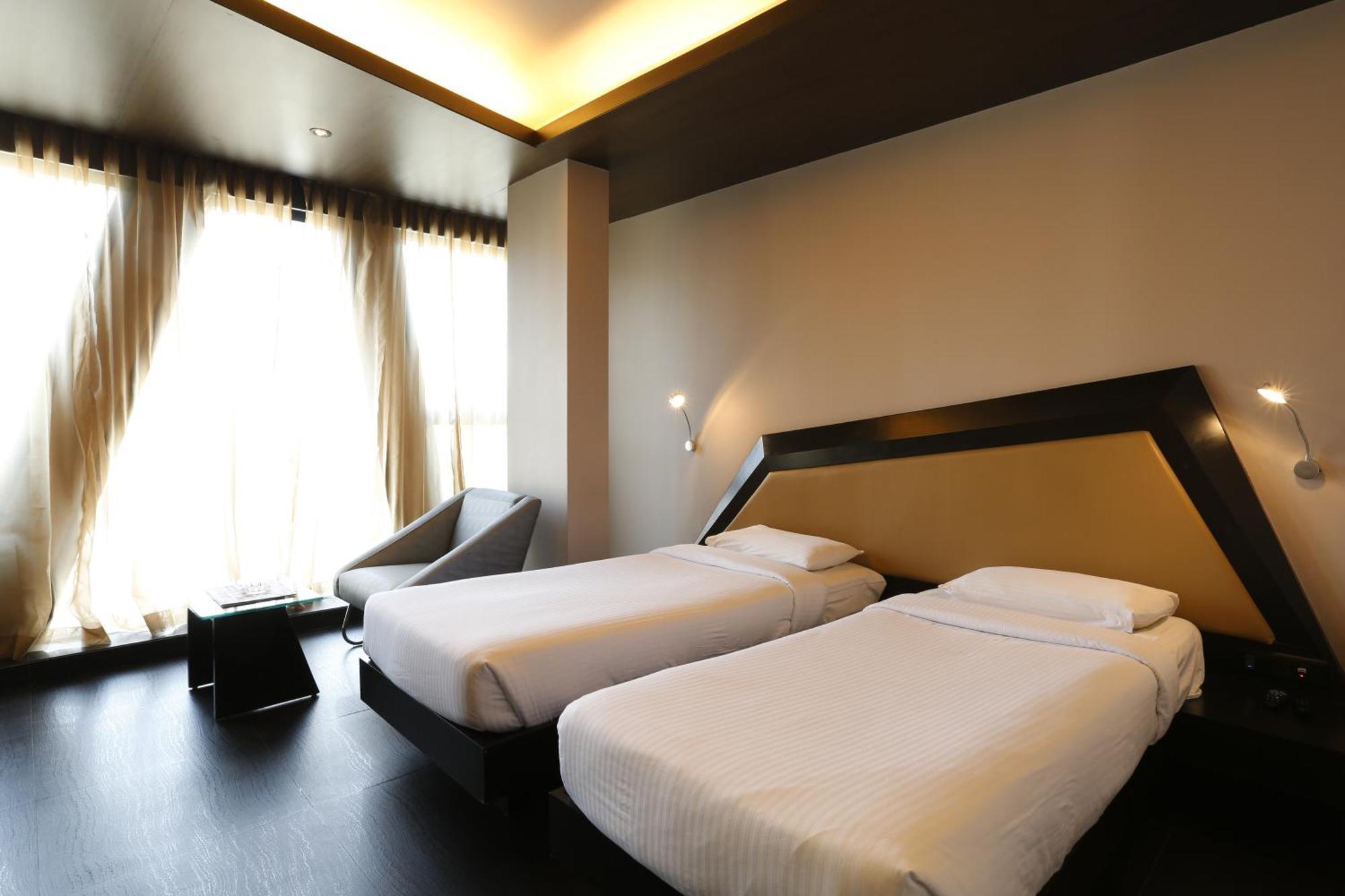Dragonfly Hotel - The Art Hotel Мумбай Екстериор снимка