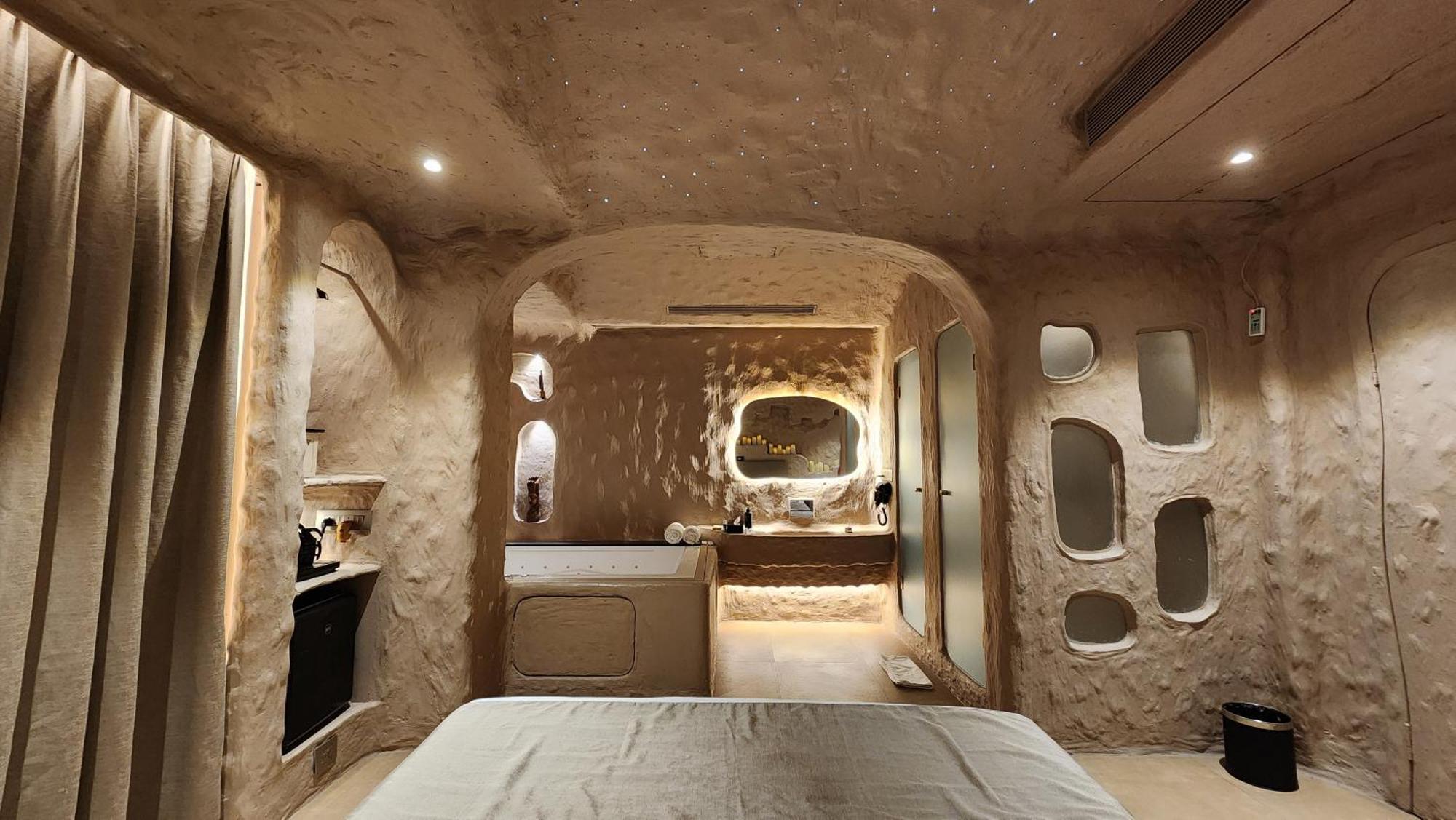 Dragonfly Hotel - The Art Hotel Мумбай Екстериор снимка