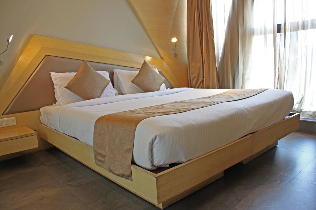 Dragonfly Hotel - The Art Hotel Мумбай Екстериор снимка