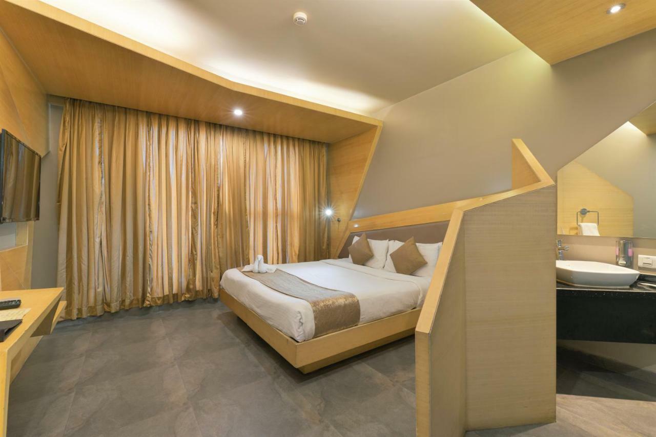 Dragonfly Hotel - The Art Hotel Мумбай Екстериор снимка