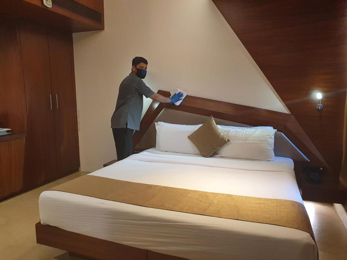 Dragonfly Hotel - The Art Hotel Мумбай Екстериор снимка
